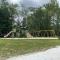 Pocono retreat- Lake, Firepit, BBQ, Gameroom, Ski home