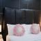 YiZen VIP Luxury Palm Springs Villa in Pattaya