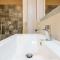 West Side Bologna Apartment by Lesdomus