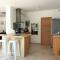 Villa avec WIFI, jardin, à 700m de la plage à TREGASTEL - Ref 405
