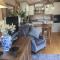 The Lodge - Luxury Lodge with Super King Size Bed, Kitchen & Shower Room - Hurstpierpoint