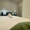 Apt 03 Beachside Beauty Central Studio Steps from Cafes - Brighton & Hove