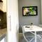Apt 03 Beachside Beauty Central Studio Steps from Cafes - Brighton & Hove