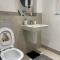 En-suite bedroom in a family home near Gatwick airport and Horley station