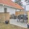 Nice Home In Ebeltoft With 4 Bedrooms, Sauna And Internet