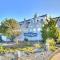 Awesome Home In Brighton Beach With 2 Bedrooms, Internet And Wifi