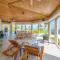 Peaceful Ocean Front Beach House in Bodden Town