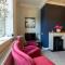 LITTLE RED HOLIDAY HOME - 2 Bed House with Free Parking within West Yorkshire, local access to the Peak District - Halifax
