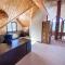 Spectacular Custom Log Cabin with Hot Tub, Epic Views, Fireplace - Moose Tracks Cabin