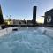 Rooftop Jacuzzi! Country-style 4 Bedroom Cottage