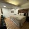 The Seven Chakras; Pool, Stargazing Deck & Spa - Joshua Tree