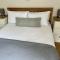 Cherry Tree Cottage in idyllic Cotswold village