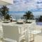 Designvilla with breathtaking view for 14 guests