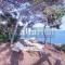 Il Poggetto piano terra, 4 camere, vista mozzafiato, a soli 200 m dal mare! by Alfareal