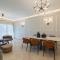City Lights 4 BR Stunning Apart