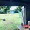 Woodpecker Shepherd Hut with private facilities Newmarket CB8 - 剑桥