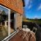 Hilltop walkers paradise with a view, sleeps 10 - Fernhurst