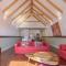 King bed suite, loft with 3WC, AC & self-check-in. - لشبونة