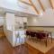 King bed suite, loft with 3WC, AC & self-check-in. - لشبونة
