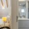 King bed suite, loft with 3WC, AC & self-check-in. - لشبونة