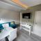 Apt 11 Seaside Serenity Chic Studio Steps to Beach - Brighton and Hove