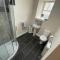 Central 2BR Apartment - Sleeps 4 - Parking & Pets - Coast Serviced Apartments - Enquire for Trade & Long stays