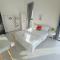 Infinity Pool, Georgetown, Up to 11 Pax, 2 Bedrooms, 2 Bathrooms, 2 Car Parks by Star Home