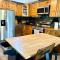 Lovely Muskoka Waterfront Cottage-Hot tub & Sauna!