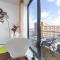 Stevenage - 2 Bedroom Apartment, Free Wifi & Balcony Upto 5 guests - 斯蒂夫尼奇