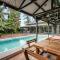 The Red Door: Expansive Home/Pool/4 BR w Ensuites - Glenelg