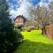 Hilltop walkers paradise with a view, sleeps 10 - Fernhurst