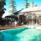 The Red Door: Expansive Home/Pool/4 BR w Ensuites - Glenelg