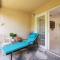 5 mi to Beaches, private, end unit, relaxing, POOL!