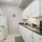 2BR Sunny Apartment in Hyde Park - Windermere 211 - شيكاغو