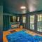 Eclectic Troy Retreat & Hot Tub! - 特洛伊