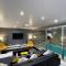 Appartement Standing piscine intérieur privatisée .