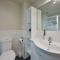 Waves on Esplanade - Kaikoura Waterfront Apartment