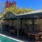 The Red Door: Expansive Home/Pool/4 BR w Ensuites - Glenelg