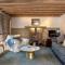 Luxury Cottage close to Cliffs & Surfing Beaches!