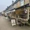 Priory Tearooms Burford with Rooms - Burford