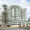 Warm Waves - Beach Pool Home - Glenelg