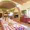 Stunning Home In Arezzo With Kitchen