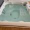 Sovereign Cottage - Farm Land/Hot Tub/Outdoor Area