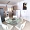 City Center: Your Urban Retreat- 100m to the beach