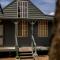 The South Coast Sandcastles, Three Cabin Compound