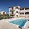 Nicely decorated apartment with private pool - Galižana