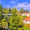 Panoramic Sunrise and Sunset Views, 5 Min from Funchal, Perfect Getaway for Travelers