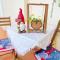 Cozy fairytal garden apartment, Family Friendly, Free parking, 15 Min to Airport - Афины