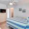 Murrells Inlet Condo with Pool Access, Near Beach! - Мертл-Біч