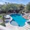 Desert Paradise Pool Spa Pickleball Putt Green - 凤凰城